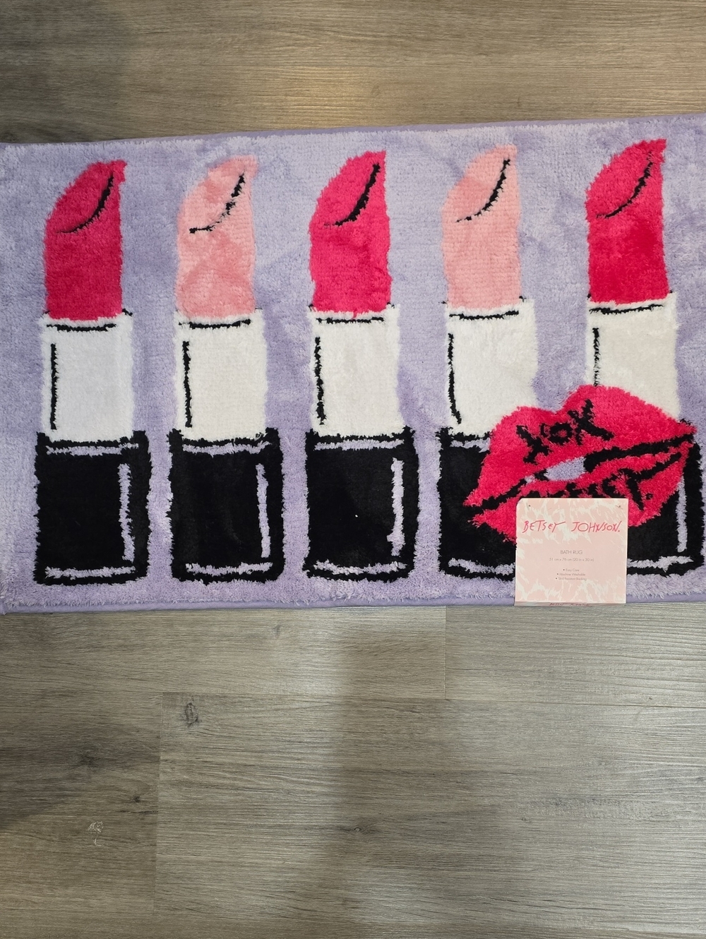 Betsey Johnson Logo Lips & Lipstick Pattern Plush Bath Rug - Picture 4 of 7